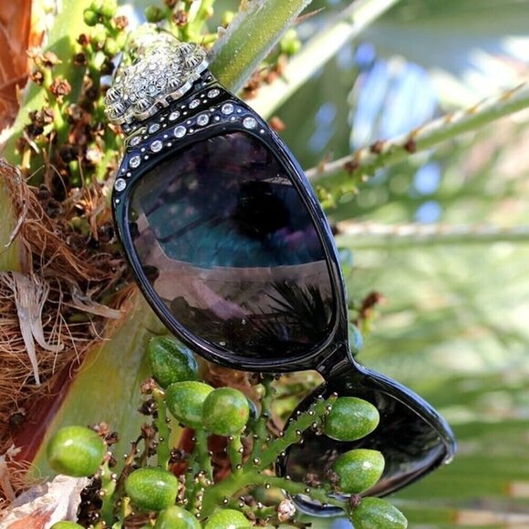 Montana West Concho Sunglasses Rhinestone in Black main image 10